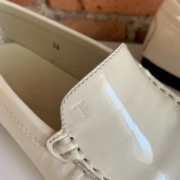 Tod’s Women’s Grommino Flat Driving Shoe Loafer Ivory Patent Leather 6 36 - Picture 4 of 13